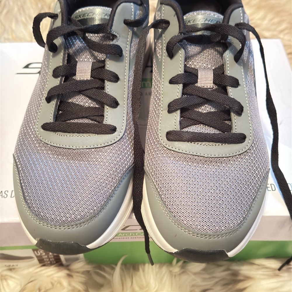 Sketchers Arch Comfort Men’s Size 10.5 Sneakers - Picture 6 of 7